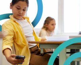 Image for Celular em sala de aula: inimigo ou aliado? Descubra como usar a tecnologia a favor da educação